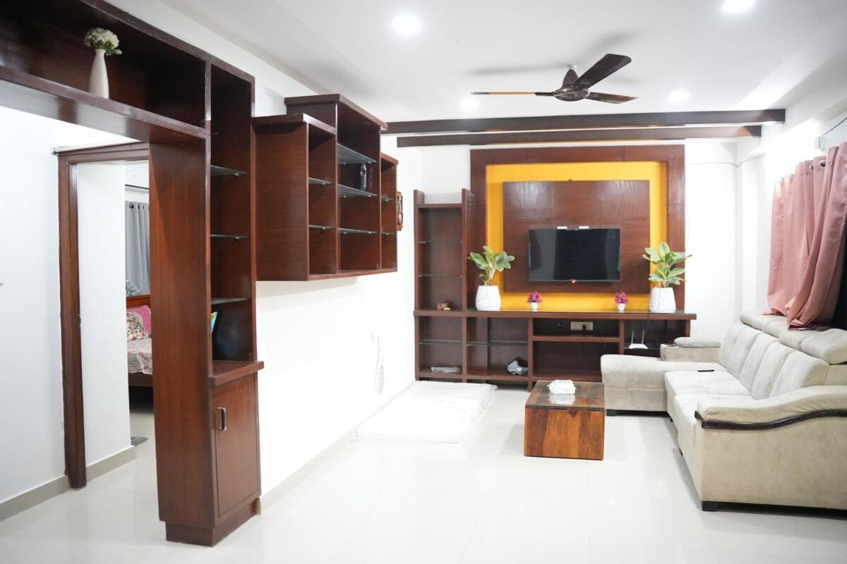 Flat In Gachibowli, Entire Floor-your Instant Apartment *