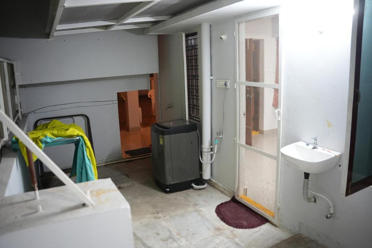 Flat In Gachibowli, Entire Floor-your Instant * Hyderabad