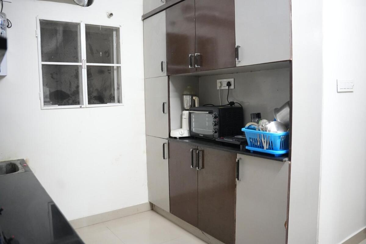 Flat In Gachibowli, Entire Floor-your Instant Apartment *